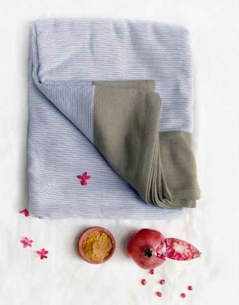 Tragetuch aus pflanzlich gefärbter Bio-Baumwolle GAIA