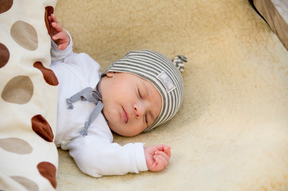 Newborn Knotenmütze aus Wolle-Seide PAULA uni