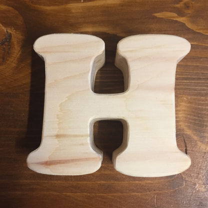 Holzbuchstaben aus Arvenholz