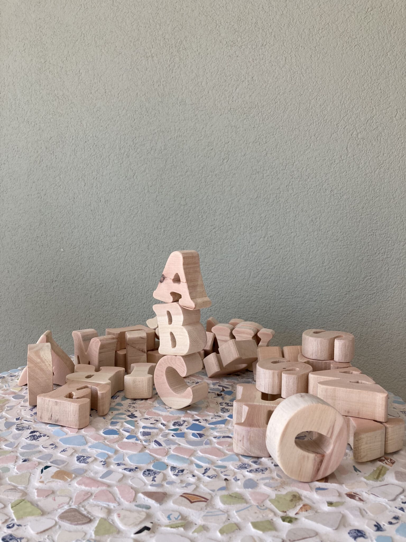 Woodletters Holzbuchstaben Alphabet aus Arvenholz